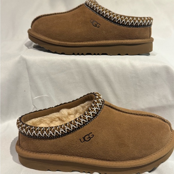UGG Tasman Slipper/Shoe. Little Kid Size 13 in Chestnut. Like new condition! - Picture 3 of 10